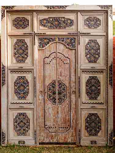 Javanese style carved doors by exporting company sourcing in Java