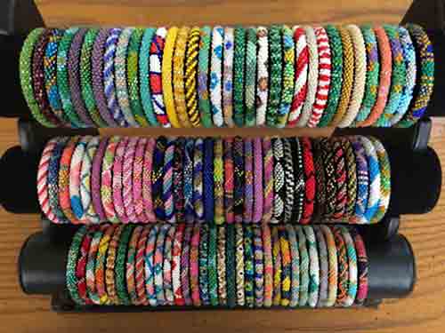 Bijoux fantaisie bracelets Brésilien en vente à l'export pour grossistes par agent sourcing à Bali en Indonésie.