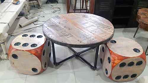 Round coffee table in industrial furniture with two dice stools, ready to export worldwide from Indonesia.