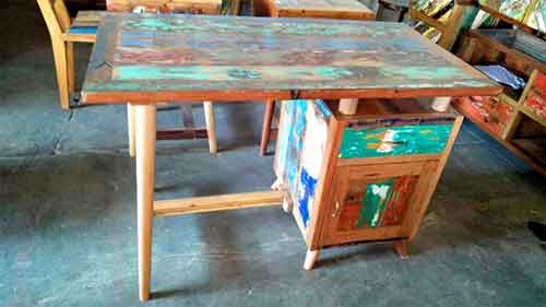 Recycled wood office desk to export by export agent Indonesia in Bali.