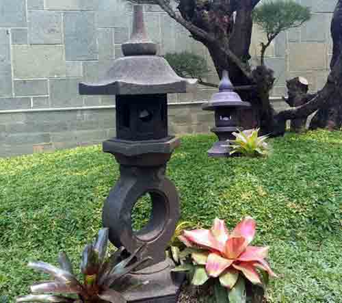 Indonesian black stone garden lamps for sale by agent sourcing in Bali Indonesia.
