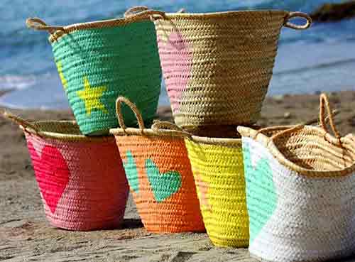 Sacs cabas tressés en vente à l'export pour grossistes par agent sourcing à Bali en Indonésie. 