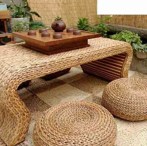 Banana leaf coffee table for Indonesian export by sourcing agent in Bali.