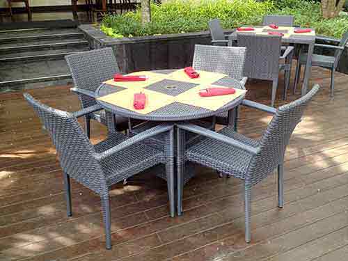 Outdoor dining table and synthetic rattan chairs for sale in Bali by Indonesia sourcing agent.