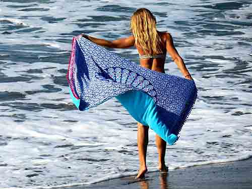 Serviettes de plage paréos en vente à l'export pour grossistes par agent sourcing à Bali en Indonésie.