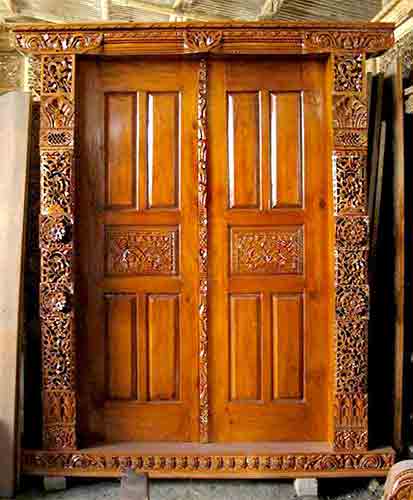 Carved Balinese door sourcing in Bali by export agent